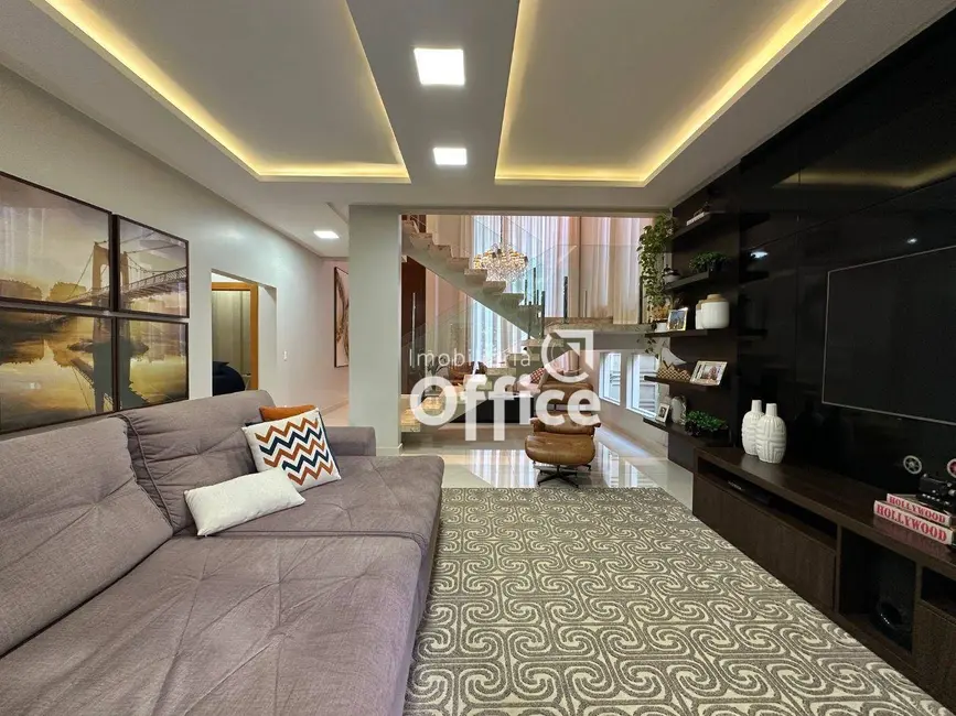 Foto 3 de Casa de Condomínio com 4 quartos à venda, 420m2 em Anapolis - GO