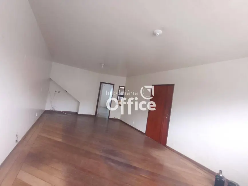 Foto 4 de Sobrado com 4 quartos à venda, 160m2 em Setor Central, Anapolis - GO