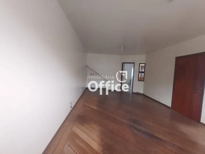 Foto 8 de Sobrado com 4 quartos à venda, 160m2 em Setor Central, Anapolis - GO