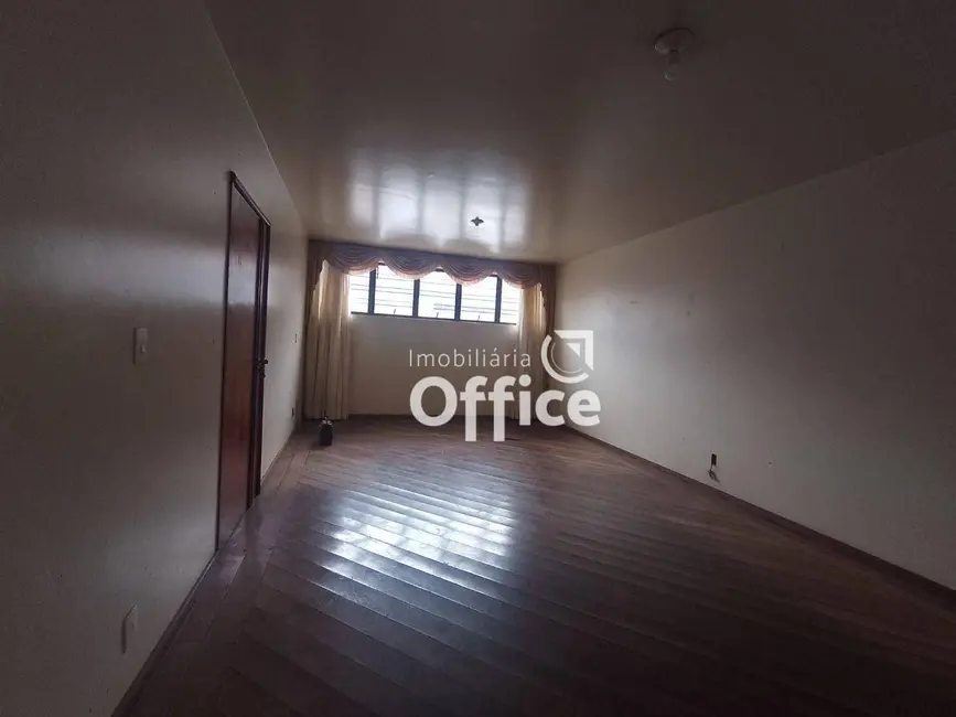 Foto 7 de Sobrado com 4 quartos à venda, 160m2 em Setor Central, Anapolis - GO