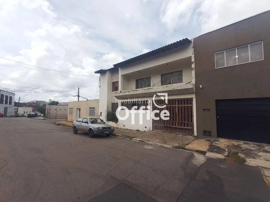 Foto 2 de Sobrado com 4 quartos à venda, 160m2 em Setor Central, Anapolis - GO