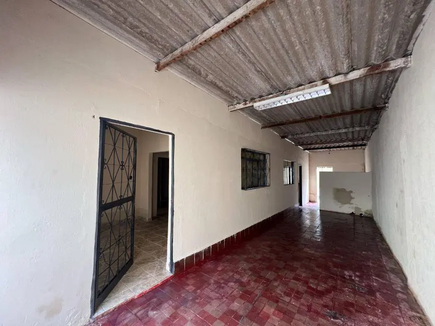 Foto 14 de Casa com 2 quartos para alugar, 300m2 em Adriana Parque, Anapolis - GO