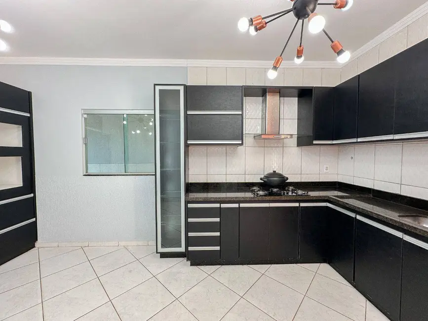 Casa com 3 quartos à venda, 360m2 em São Carlos, Anapolis - GO - imagem 5 Foto 5 de Casa com 3 quartos à venda, 360m2 em São Carlos, Anapolis - GO