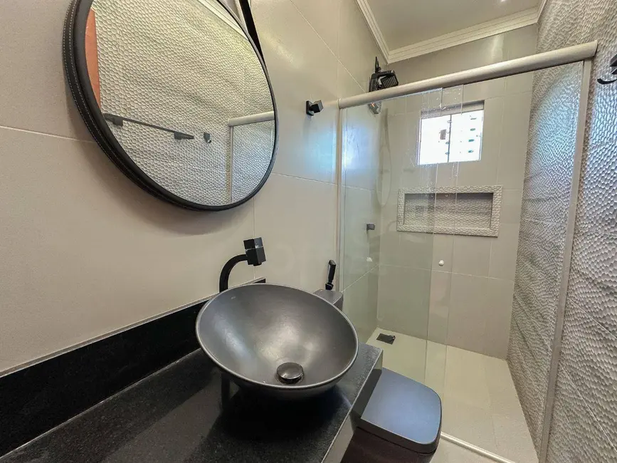 Casa com 3 quartos à venda, 360m2 em São Carlos, Anapolis - GO - imagem 8 Foto 8 de Casa com 3 quartos à venda, 360m2 em São Carlos, Anapolis - GO