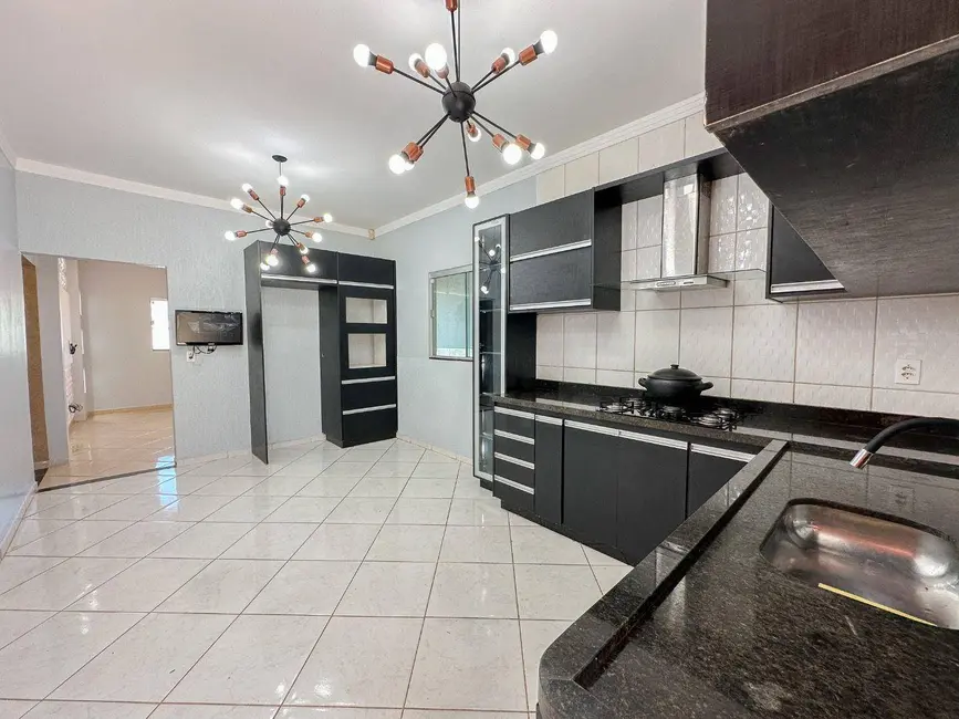 Casa com 3 quartos à venda, 360m2 em São Carlos, Anapolis - GO - imagem 3 Foto 3 de Casa com 3 quartos à venda, 360m2 em São Carlos, Anapolis - GO