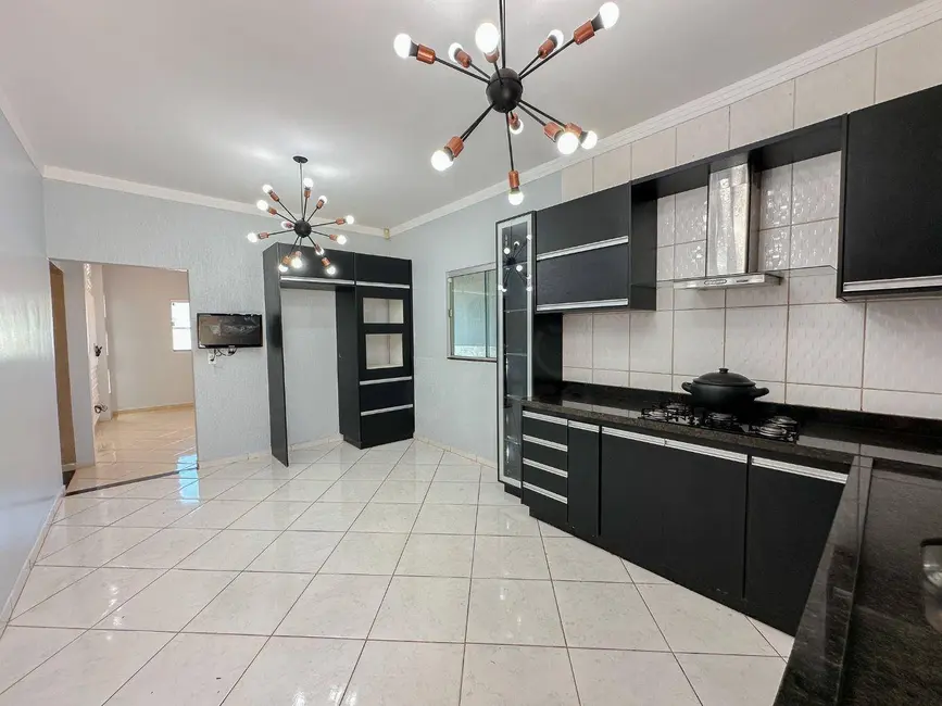 Casa com 3 quartos à venda, 360m2 em São Carlos, Anapolis - GO - imagem 4 Foto 4 de Casa com 3 quartos à venda, 360m2 em São Carlos, Anapolis - GO