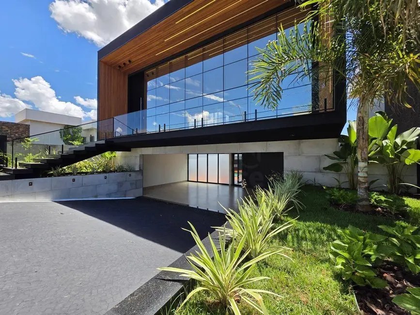 Foto 1 de Sobrado com 3 quartos à venda, 420m2 em Condomínio Residencial Grand Trianon, Anapolis - GO