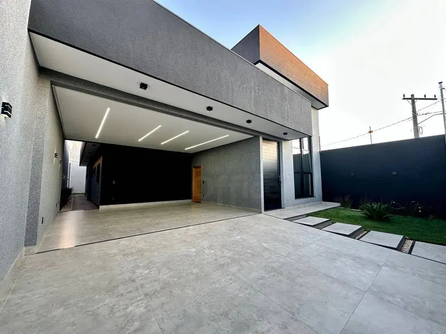 Casa com 3 quartos à venda, 360m2 em Residencial Jardins do Lago, Anapolis - GO - imagem 1 Foto 1 de Casa com 3 quartos à venda, 360m2 em Residencial Jardins do Lago, Anapolis - GO