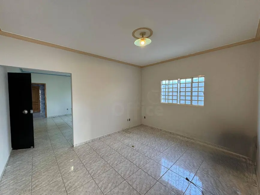 Casa com 3 quartos à venda, 300m2 em Parque Brasília, Anapolis - GO - imagem 2 Foto 2 de Casa com 3 quartos à venda, 300m2 em Parque Brasília, Anapolis - GO