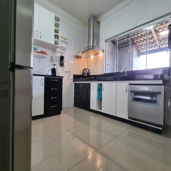 Casa com 3 quartos à venda, 200m2 em Residencial Flamboyant, Anapolis - GO - imagem 4 Foto 4 de Casa com 3 quartos à venda, 200m2 em Residencial Flamboyant, Anapolis - GO