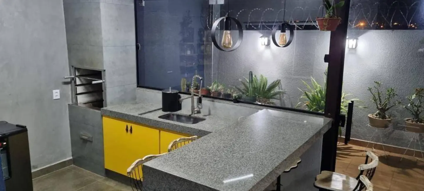 Casa com 3 quartos à venda, 200m2 em Residencial Flamboyant, Anapolis - GO - imagem 3 Foto 3 de Casa com 3 quartos à venda, 200m2 em Residencial Flamboyant, Anapolis - GO