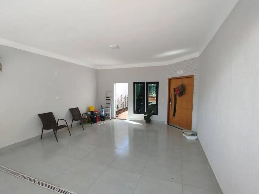Casa com 3 quartos à venda, 360m2 em Anápolis City, Anapolis - GO - imagem 2 Foto 2 de Casa com 3 quartos à venda, 360m2 em Anápolis City, Anapolis - GO