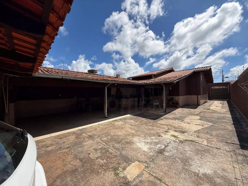 Foto 2 de Casa com 3 quartos à venda, 300m2 em Víviam Parque, Anapolis - GO