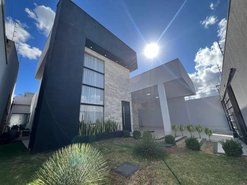 Foto 2 de Casa com 3 quartos à venda, 300m2 em Parque Brasília, Anapolis - GO