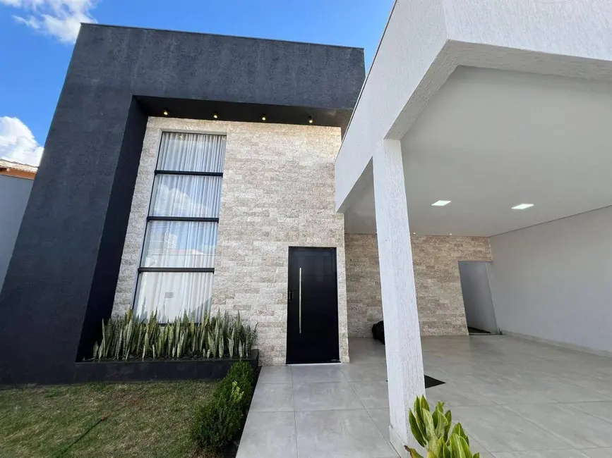 Casa com 3 quartos à venda, 300m2 em Parque Brasília, Anapolis - GO - imagem 3 Foto 3 de Casa com 3 quartos à venda, 300m2 em Parque Brasília, Anapolis - GO