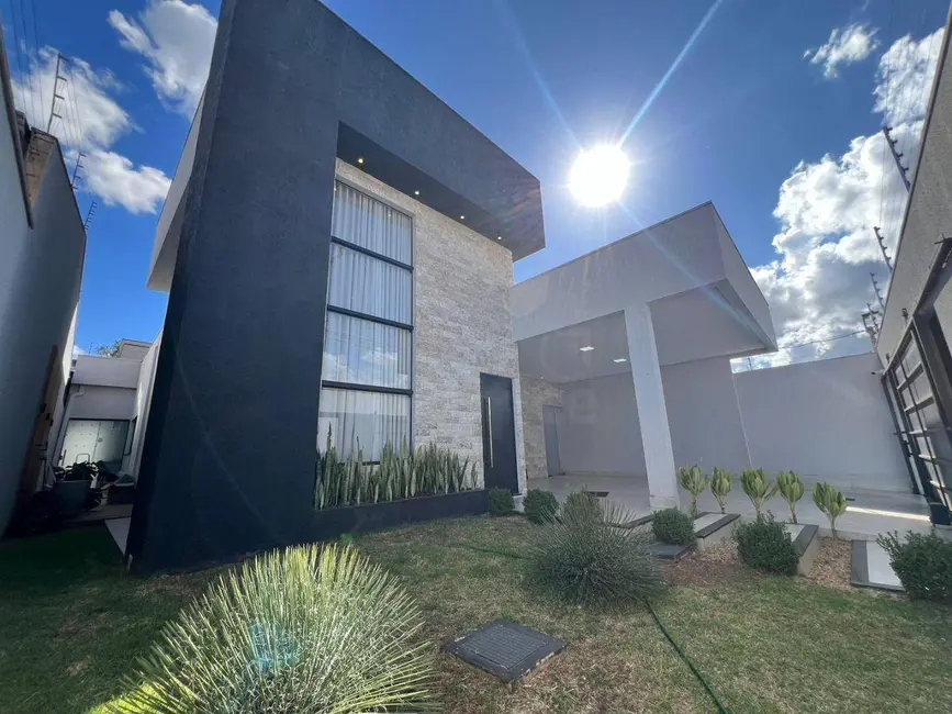 Foto 1 de Casa com 3 quartos à venda, 300m2 em Parque Brasília, Anapolis - GO