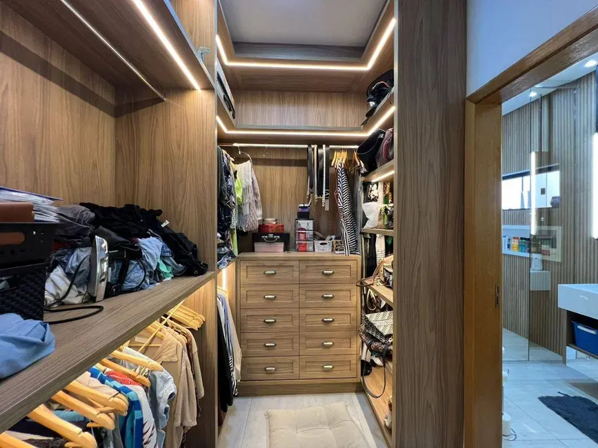 Casa com 3 quartos à venda, 300m2 em Parque Brasília, Anapolis - GO - imagem 8 Foto 8 de Casa com 3 quartos à venda, 300m2 em Parque Brasília, Anapolis - GO