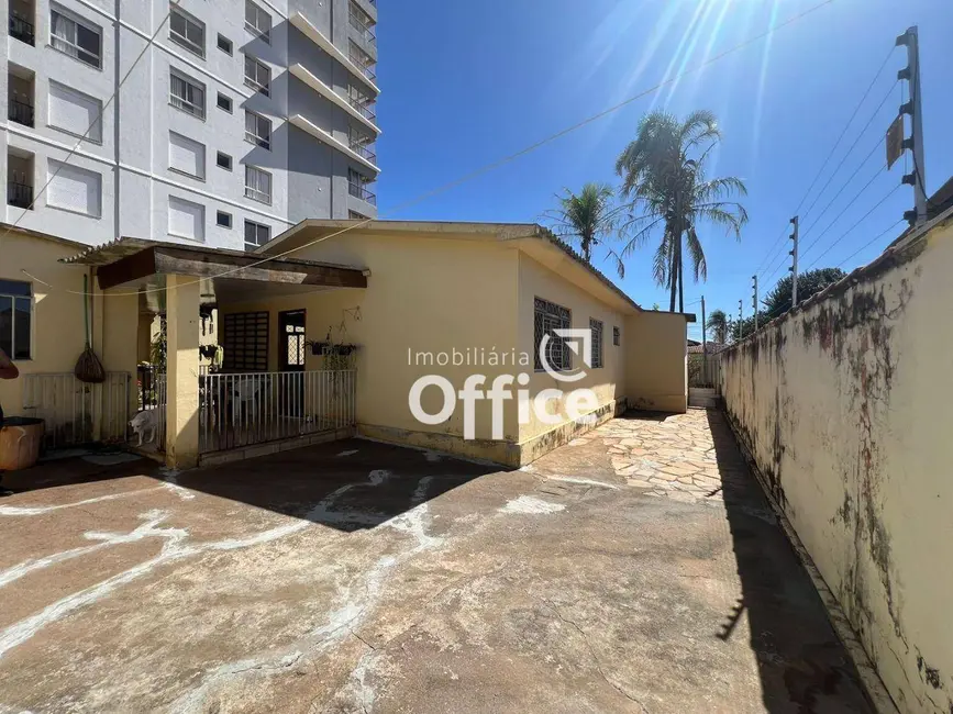 Casa com 3 quartos à venda, 490m2 em Jundiaí, Anapolis - GO - imagem 1 Foto 1 de Casa com 3 quartos à venda, 490m2 em Jundiaí, Anapolis - GO