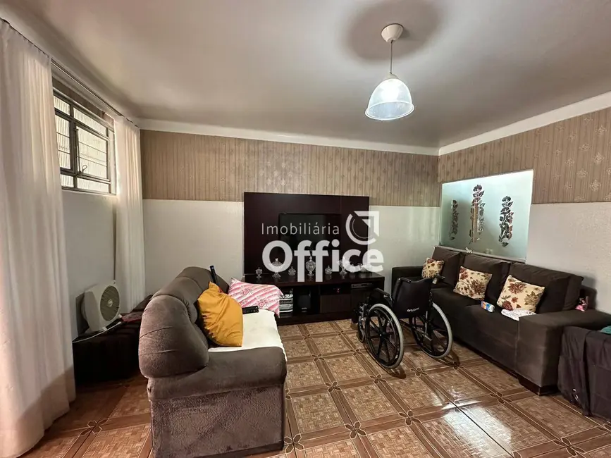 Foto 3 de Casa com 5 quartos à venda, 455m2 em Jundiaí, Anapolis - GO