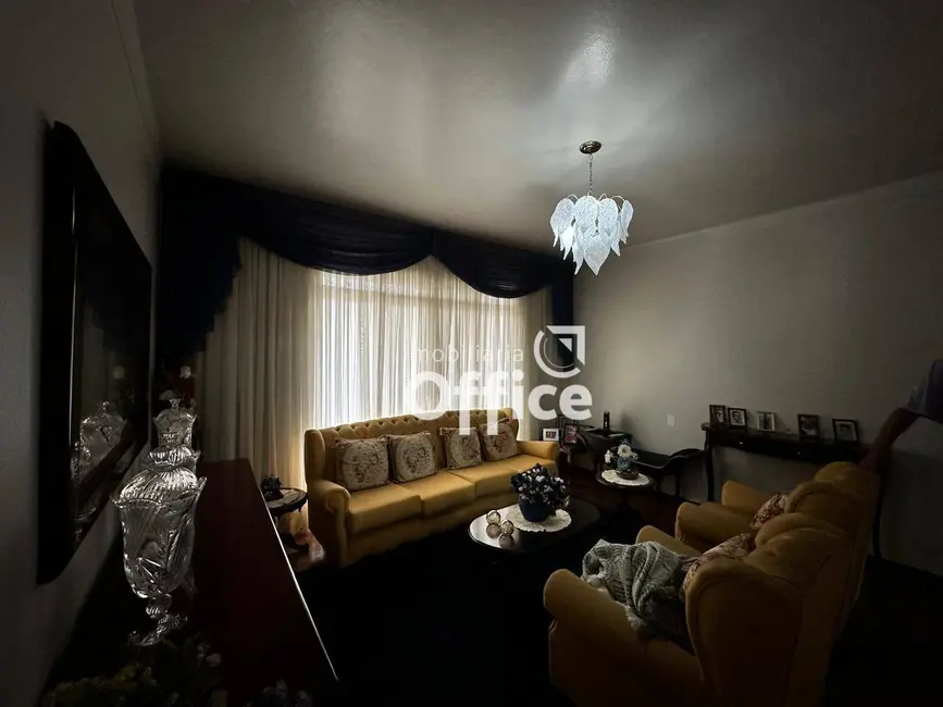 Foto 6 de Casa com 5 quartos à venda, 455m2 em Jundiaí, Anapolis - GO