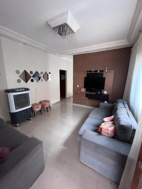 Foto 1 de Casa com 3 quartos à venda, 300m2 em Parque dos Pirineus, Anapolis - GO