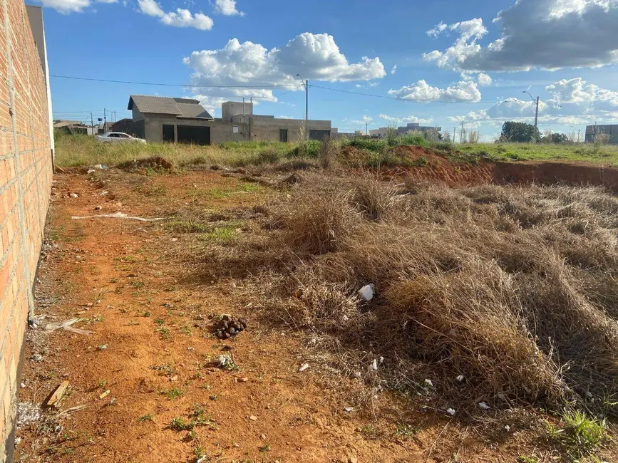 Foto 1 de Terreno / Lote à venda, 300m2 em Bandeiras, Anapolis - GO