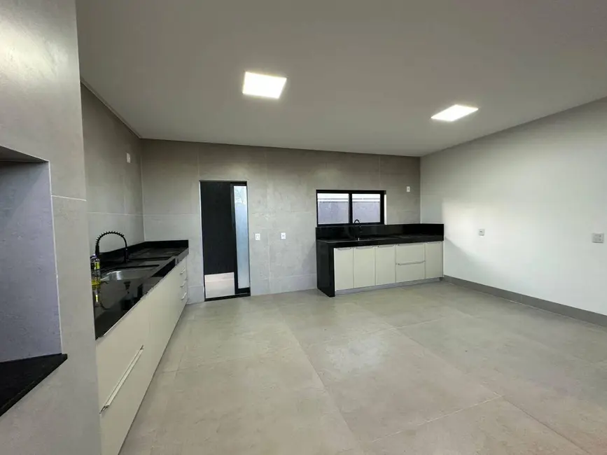 Sobrado com 5 quartos à venda, 372m2 em Anapolis - GO - imagem 3 Foto 3 de Sobrado com 5 quartos à venda, 372m2 em Anapolis - GO