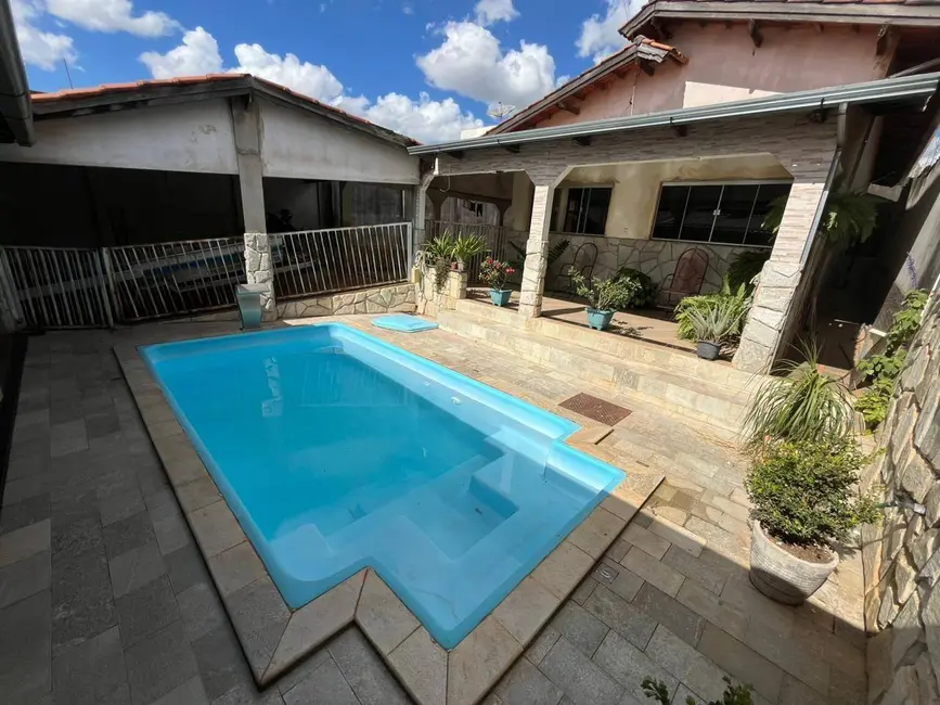 Foto 1 de Casa com 3 quartos à venda, 300m2 em Setor Santa Clara, Anapolis - GO