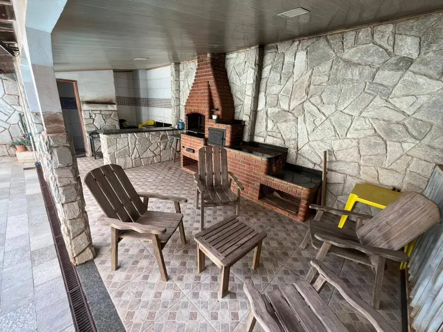 Casa com 3 quartos à venda, 300m2 em Setor Santa Clara, Anapolis - GO - imagem 4 Foto 4 de Casa com 3 quartos à venda, 300m2 em Setor Santa Clara, Anapolis - GO