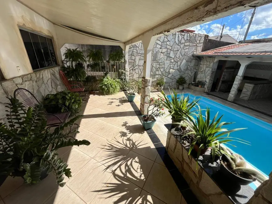 Casa com 3 quartos à venda, 300m2 em Setor Santa Clara, Anapolis - GO - imagem 6 Foto 6 de Casa com 3 quartos à venda, 300m2 em Setor Santa Clara, Anapolis - GO