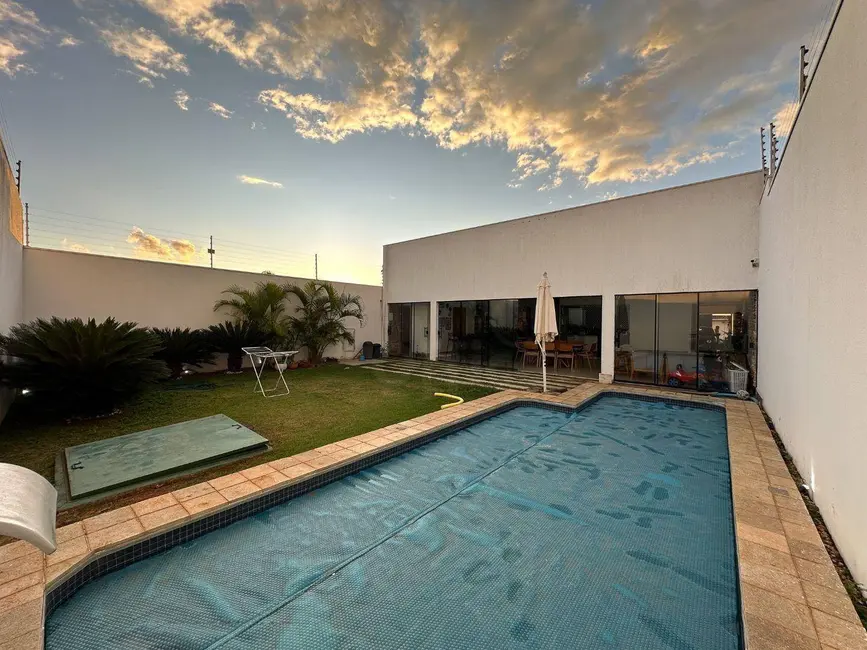 Casa com 3 quartos à venda, 360m2 em Anapolis - GO - imagem 1 Foto 1 de Casa com 3 quartos à venda, 360m2 em Anapolis - GO