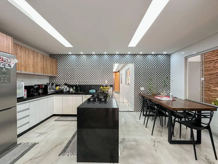 Casa com 3 quartos à venda, 360m2 em Anapolis - GO - imagem 8 Foto 8 de Casa com 3 quartos à venda, 360m2 em Anapolis - GO