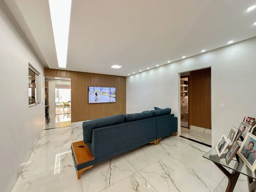 Casa com 3 quartos à venda, 360m2 em Anapolis - GO - imagem 2 Foto 2 de Casa com 3 quartos à venda, 360m2 em Anapolis - GO