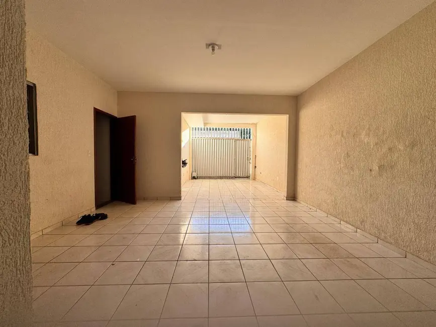 Casa com 3 quartos à venda, 300m2 em Parque Brasília 2ª Etapa, Anapolis - GO - imagem 3 Foto 3 de Casa com 3 quartos à venda, 300m2 em Parque Brasília 2ª Etapa, Anapolis - GO