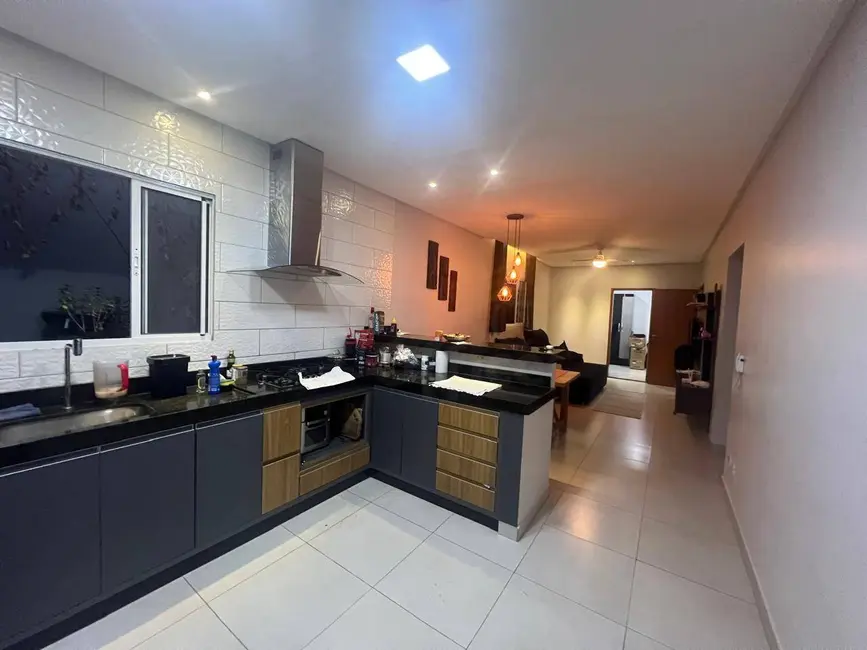 Casa com 3 quartos à venda, 200m2 em Anapolis - GO - imagem 8 Foto 8 de Casa com 3 quartos à venda, 200m2 em Anapolis - GO