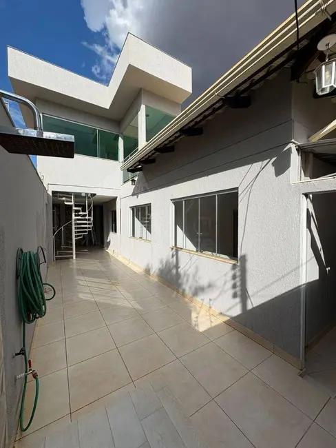 Foto 2 de Casa com 3 quartos à venda, 197m2 em Anapolis - GO