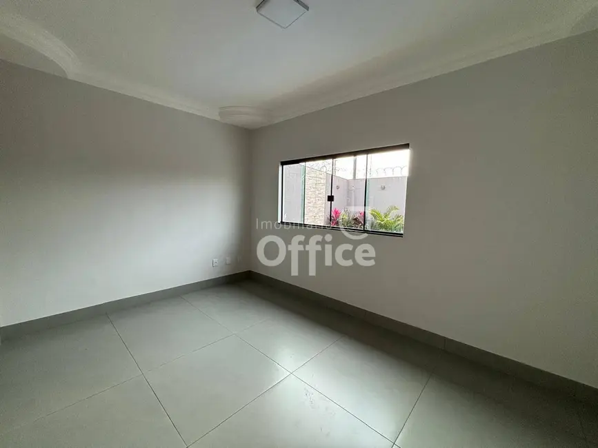 Foto 3 de Casa com 3 quartos à venda, 300m2 em Itamaraty 4ª Etapa, Anapolis - GO