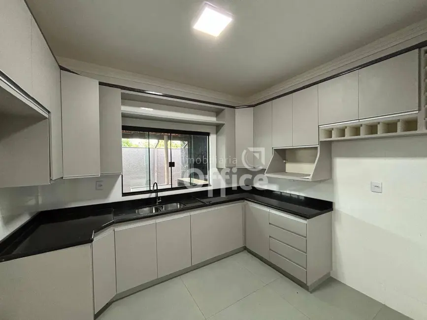 Foto 6 de Casa com 3 quartos à venda, 300m2 em Itamaraty 4ª Etapa, Anapolis - GO