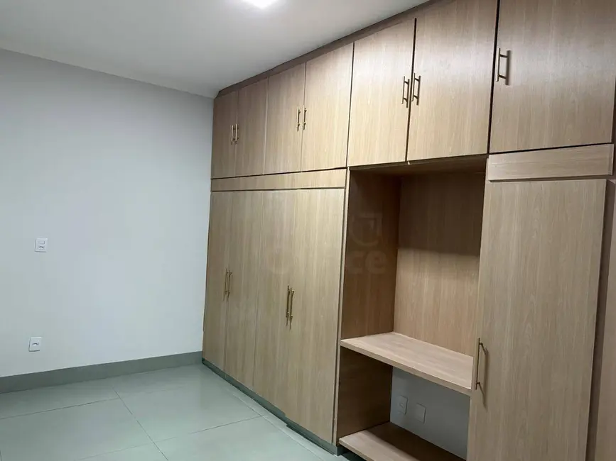 Casa com 3 quartos à venda, 300m2 em Itamaraty 4ª Etapa, Anapolis - GO - imagem 9 Foto 9 de Casa com 3 quartos à venda, 300m2 em Itamaraty 4ª Etapa, Anapolis - GO