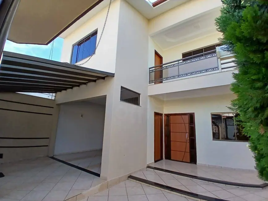 Foto 1 de Sobrado com 3 quartos à venda, 300m2 em Vila Santa Isabel, Anapolis - GO