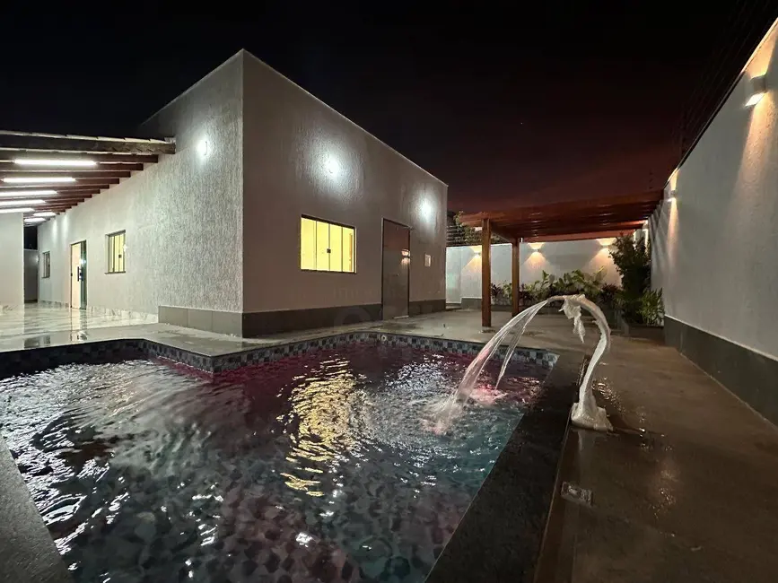 Foto 1 de Casa com 3 quartos à venda, 300m2 em Parque dos Pirineus, Anapolis - GO