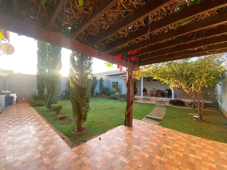 Sobrado com 4 quartos à venda, 300m2 em Residencial Araguaia, Anapolis - GO - imagem 2 Foto 2 de Sobrado com 4 quartos à venda, 300m2 em Residencial Araguaia, Anapolis - GO