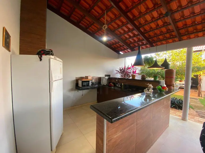 Sobrado com 4 quartos à venda, 300m2 em Residencial Araguaia, Anapolis - GO - imagem 4 Foto 4 de Sobrado com 4 quartos à venda, 300m2 em Residencial Araguaia, Anapolis - GO