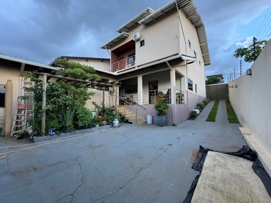 Foto 1 de Sobrado com 4 quartos à venda, 360m2 em São Carlos, Anapolis - GO