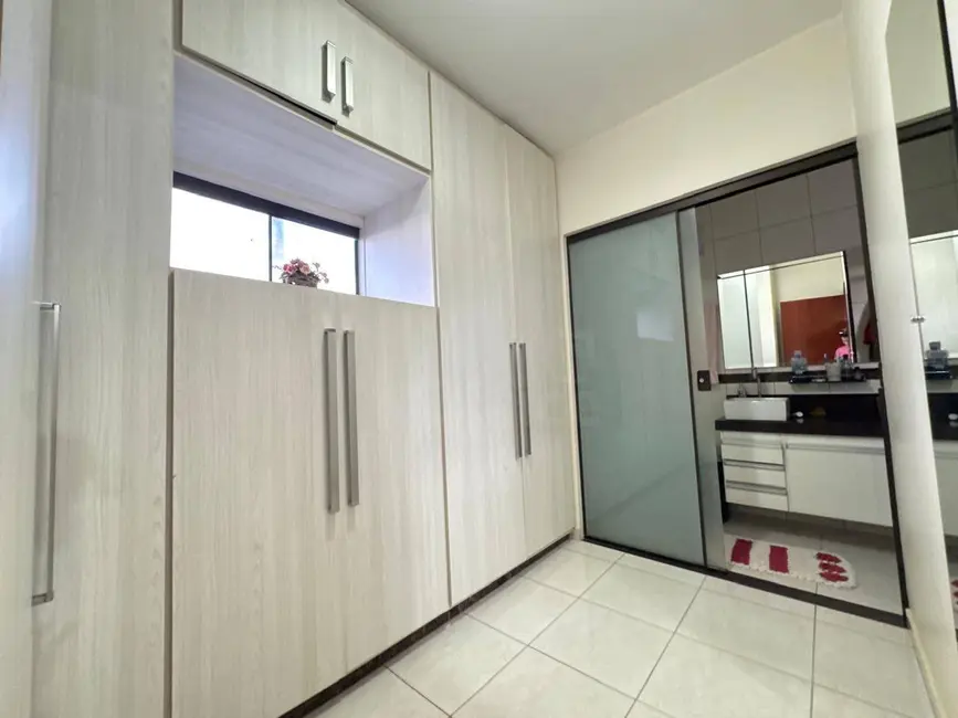 Foto 9 de Sobrado com 4 quartos à venda, 360m2 em São Carlos, Anapolis - GO