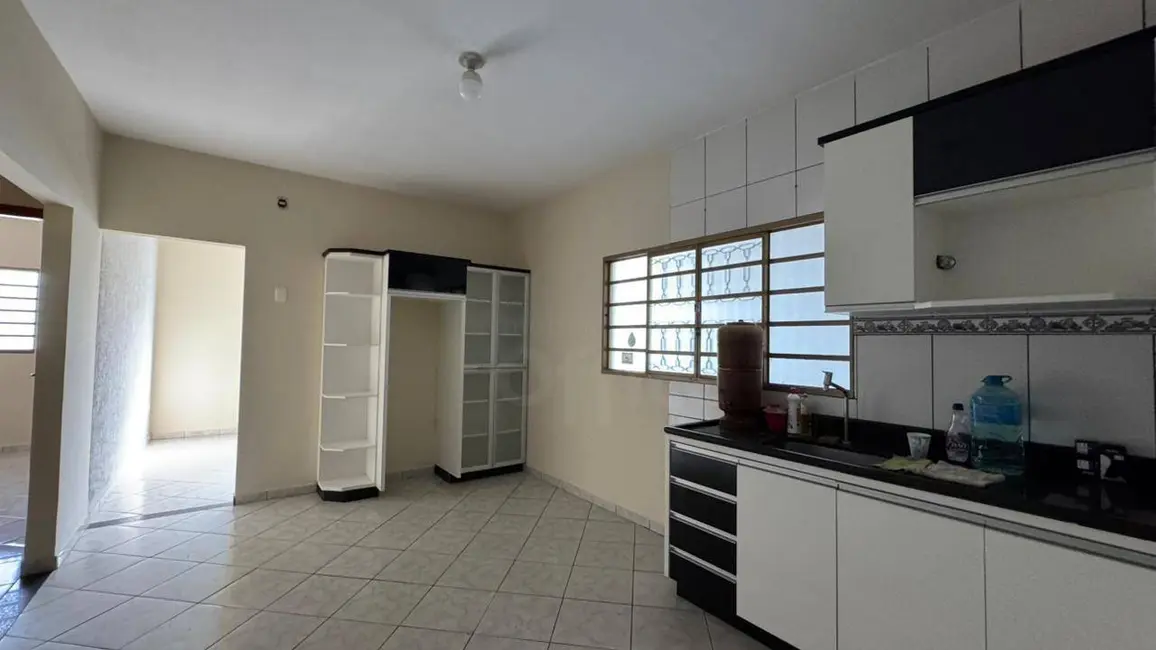 Casa com 4 quartos à venda, 300m2 em Anapolis - GO - imagem 7 Foto 7 de Casa com 4 quartos à venda, 300m2 em Anapolis - GO