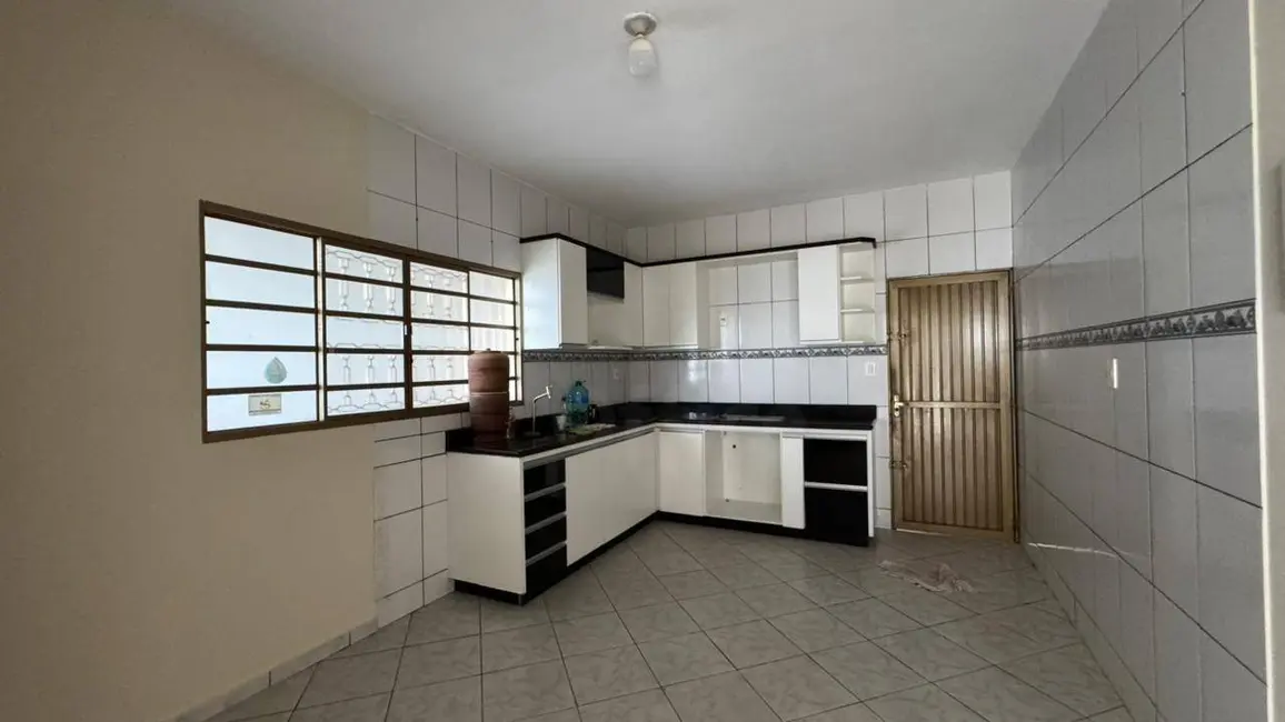 Casa com 4 quartos à venda, 300m2 em Anapolis - GO - imagem 6 Foto 6 de Casa com 4 quartos à venda, 300m2 em Anapolis - GO
