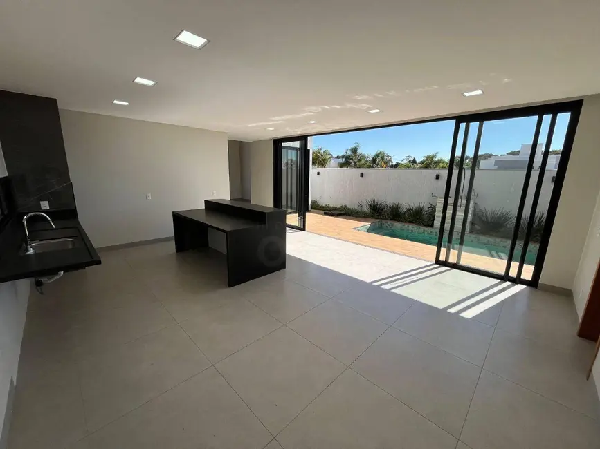 Casa com 3 quartos à venda, 300m2 em Anapolis - GO - imagem 6 Foto 6 de Casa com 3 quartos à venda, 300m2 em Anapolis - GO