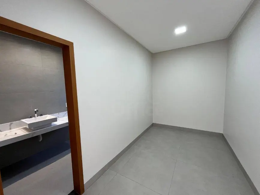 Casa com 3 quartos à venda, 300m2 em Anapolis - GO - imagem 9 Foto 9 de Casa com 3 quartos à venda, 300m2 em Anapolis - GO