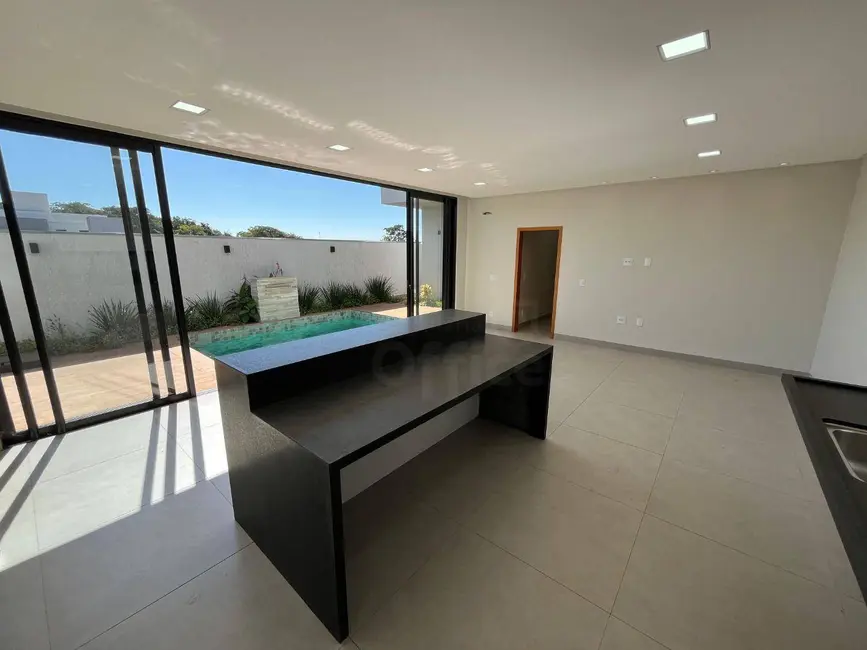 Casa com 3 quartos à venda, 300m2 em Anapolis - GO - imagem 7 Foto 7 de Casa com 3 quartos à venda, 300m2 em Anapolis - GO